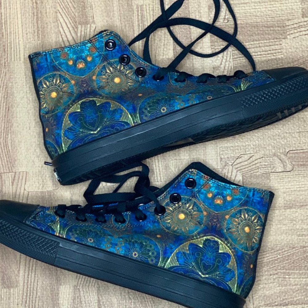 NWOT Yes We Vibe High-Top Converse -esque Sneakers